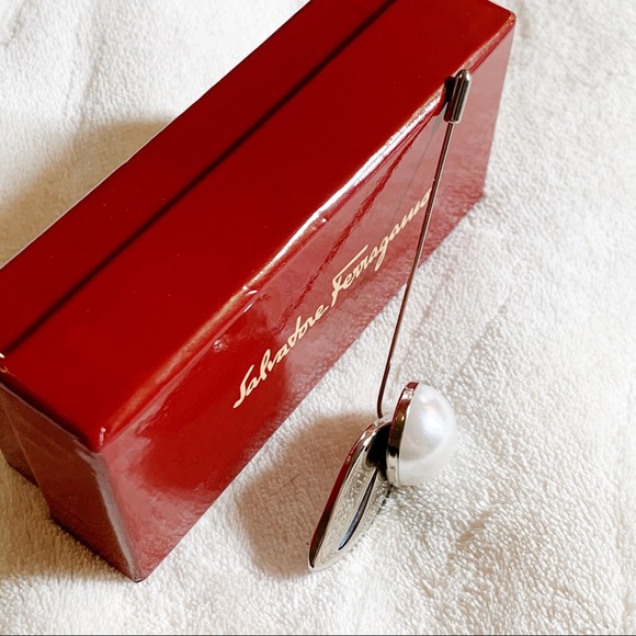 Salvatore Ferragamo Pin Brooch With Box - Picture 4 of 5